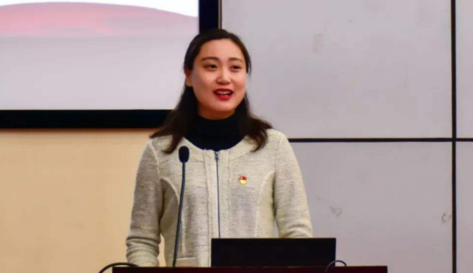 大学辅导员的工资并不高，为何研究生抢着当？福利诱人只是一方面