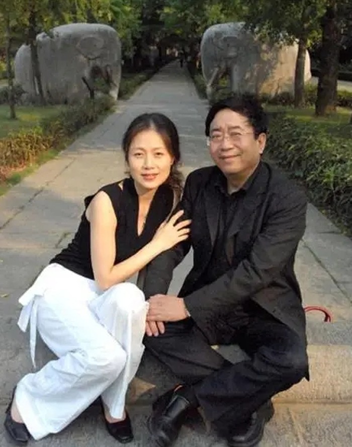 之恋,纵然李红留在余秋雨身边,把丈夫看得严严实实,恐怕也未必能够