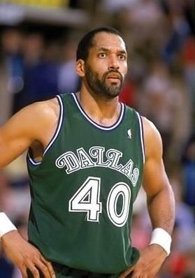 詹姆斯·唐纳森在1979年nba选秀中于第4轮第73位被西雅图超音速队(现
