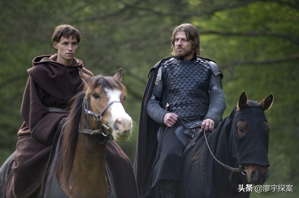 电影《黑死病》以鼠疫肆虐的欧洲为背景,讲的却是心灵迷失的瘟疫