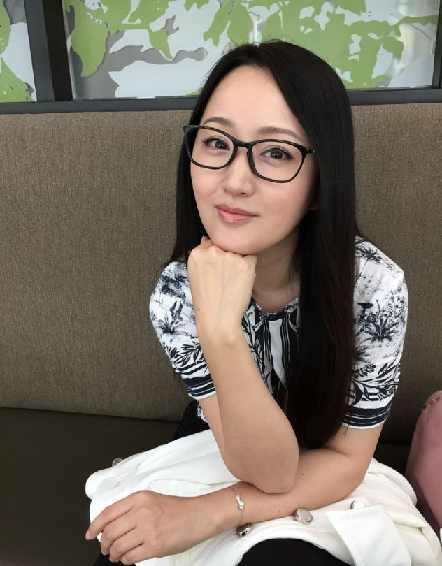 杨钰莹当年有多美？黄安曾说愿下跪追求，48岁近照曝光仍惊艳