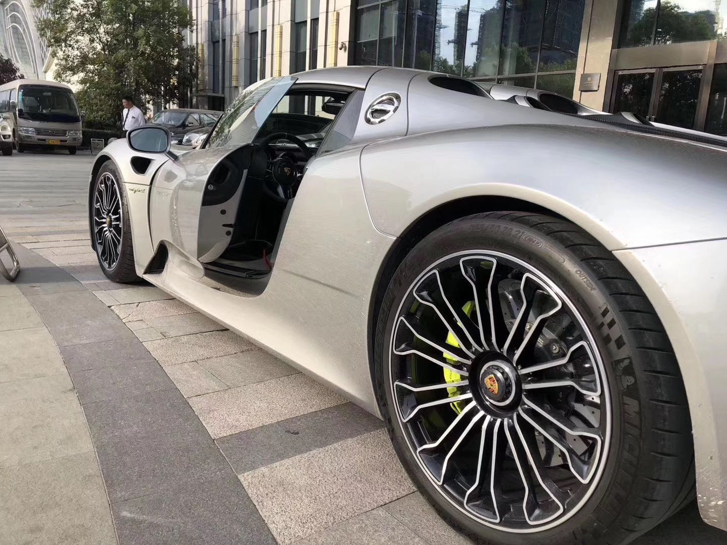 一台属于未来十年的超级跑车——保时捷918 Spyder