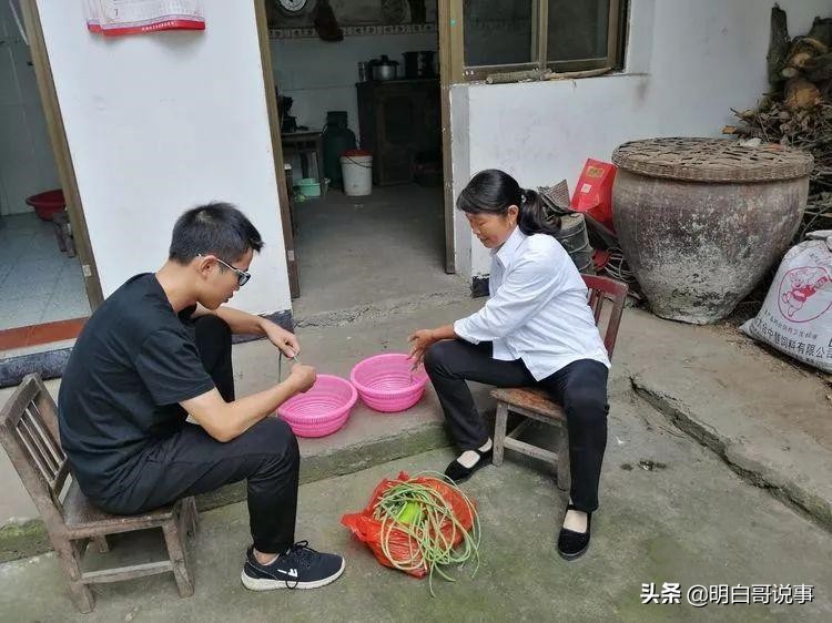 寒门出贵子，甘愿在工地干活，考上清华大学，为这个孩子点赞