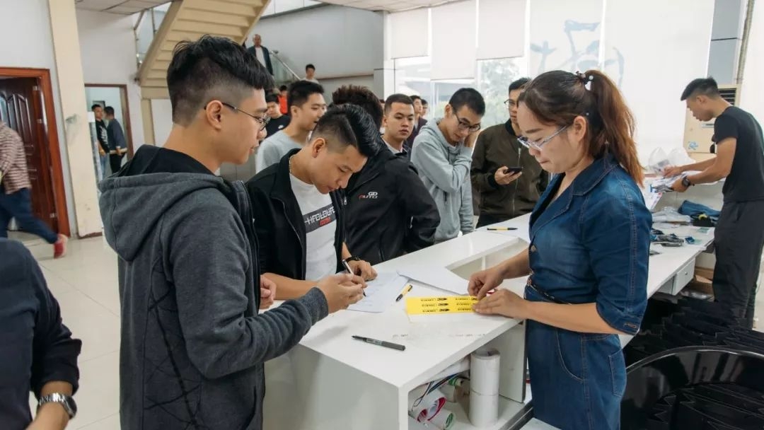 广东国际赛车场出现百台宝马，竟有一台刷新了GIC“宝马最快圈速”