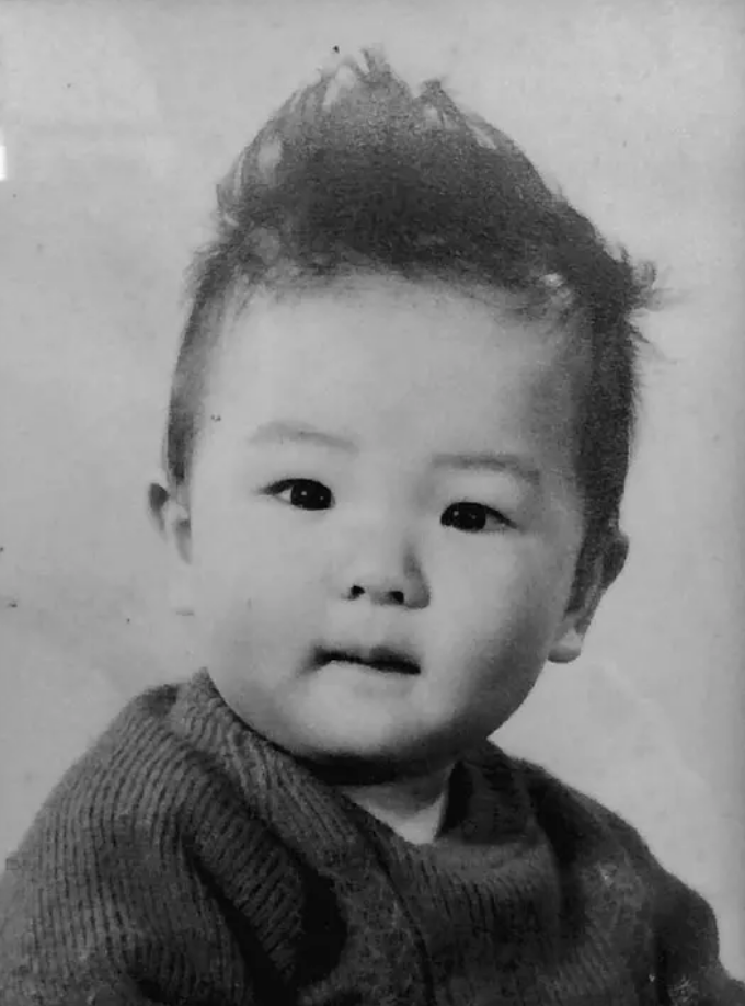 黄贯中：48岁幸运娶了朱茵，两人相恋20年，成了一生所爱