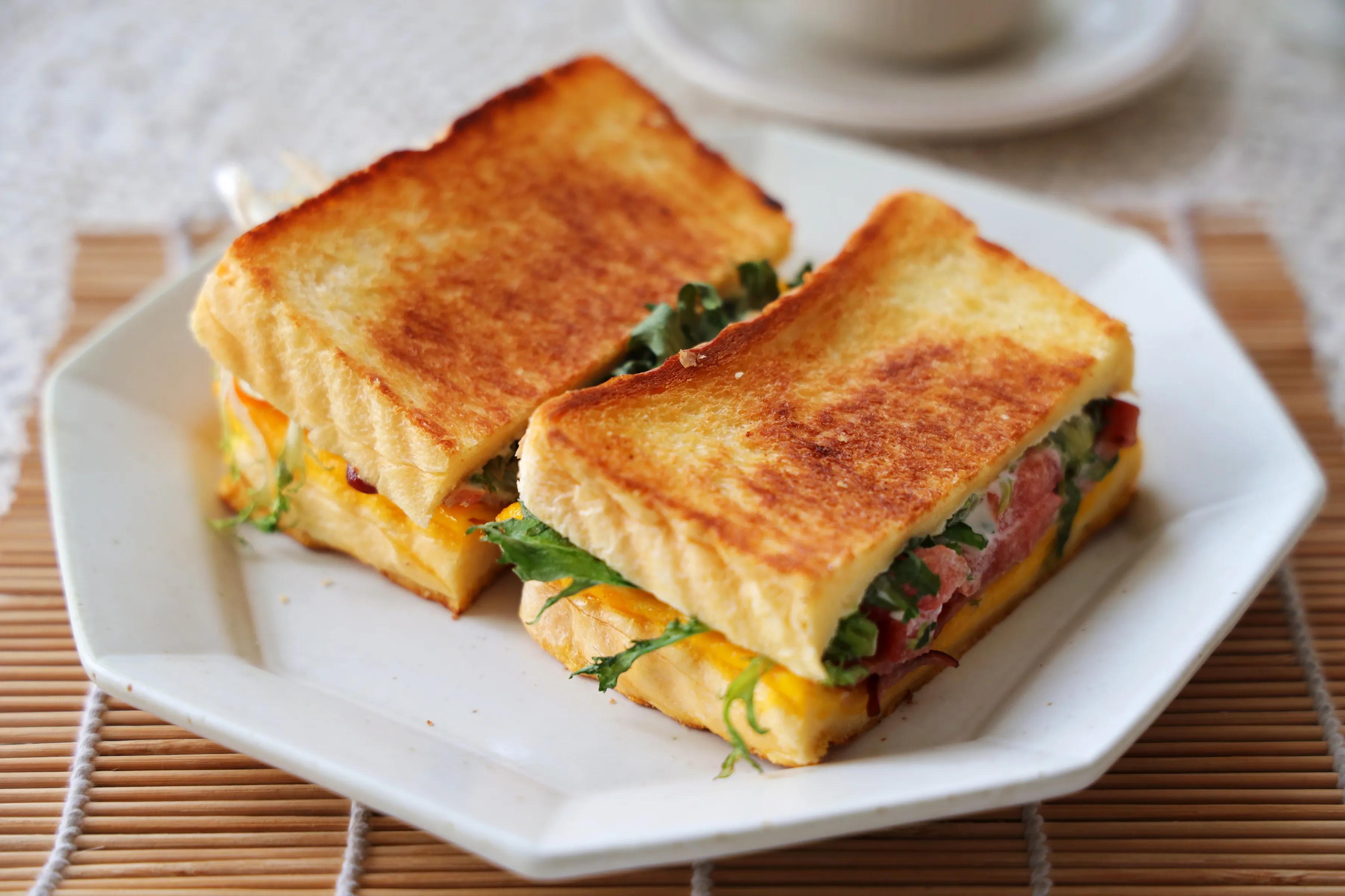 早餐不知道吃什么？那就来一片三明治吧！营养健康，关键很快手