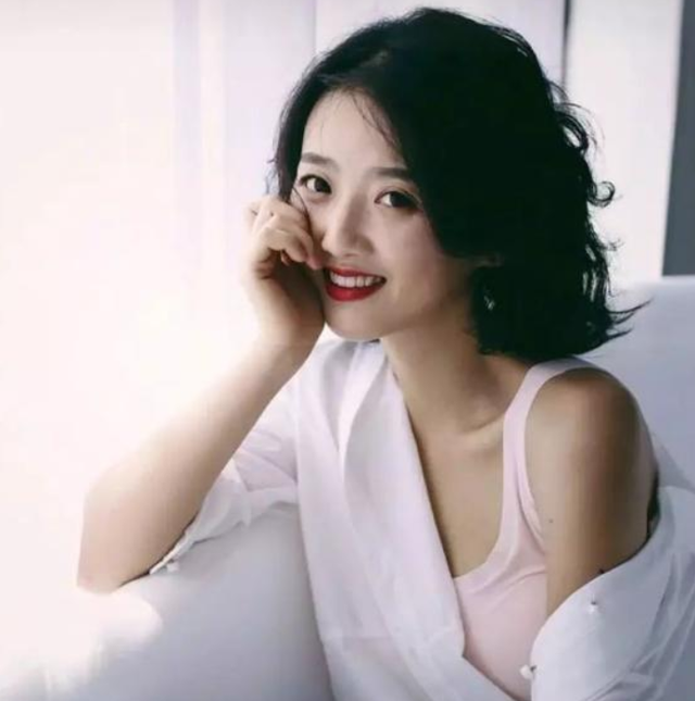 浙江18岁校花坚持白天不穿“内衣”，一年以后，发生了这几个变化