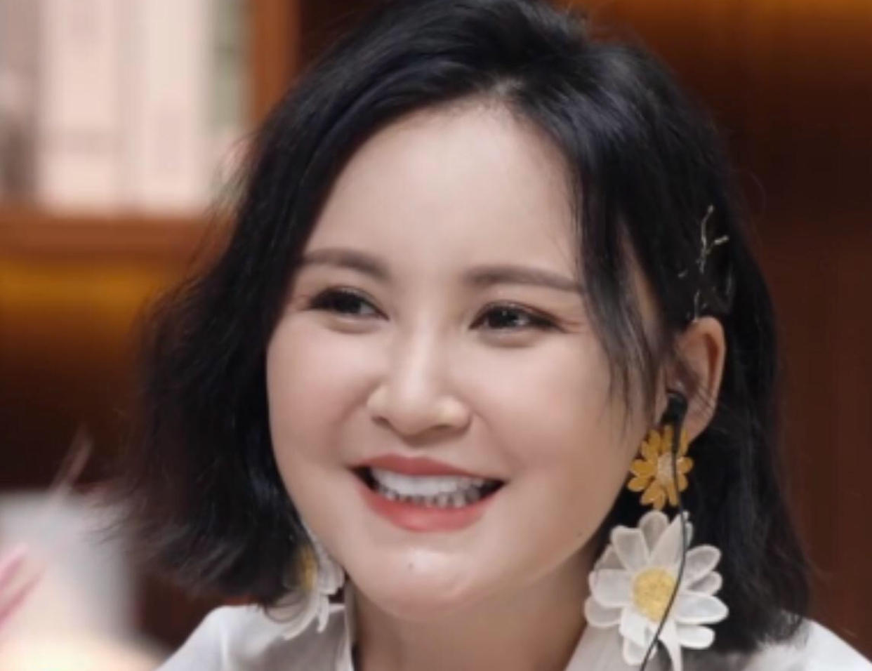 凹凸不平,眼睛挤成一条缝,"发面馒头"脸毁了多少高颜值明星?