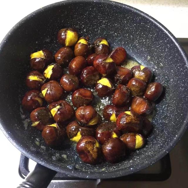 才知道，原来这才是水煮板栗的正确做法！比糖炒栗子还香，收藏了