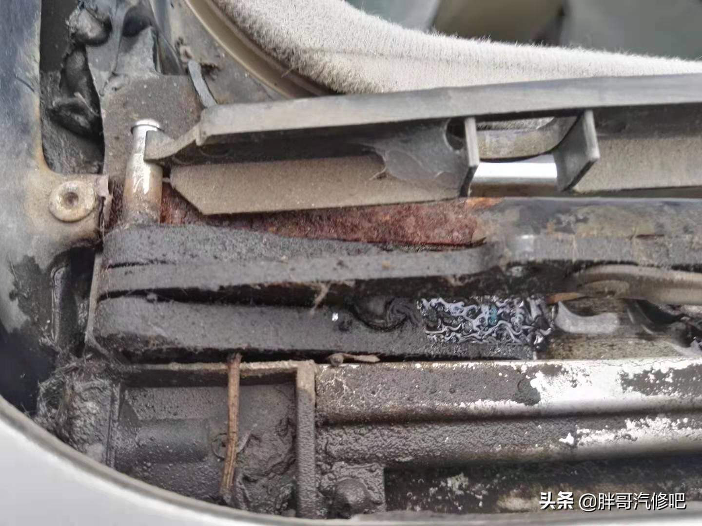 花钱买了天窗功能，一定要记得定期保养，天窗漏水保养维修