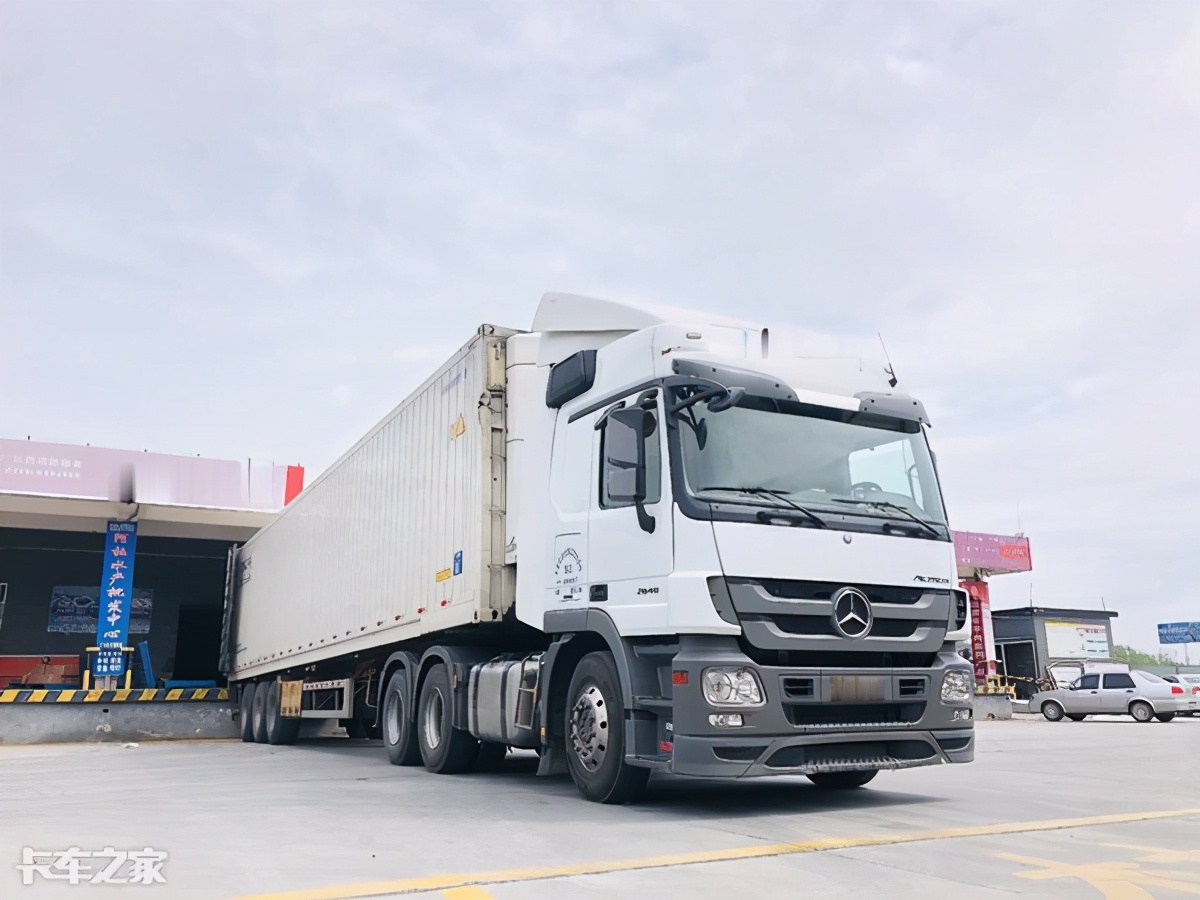 奔驰牵引车车头图片(跑了55万公里的奔驰牵引车) - 四帝国车市