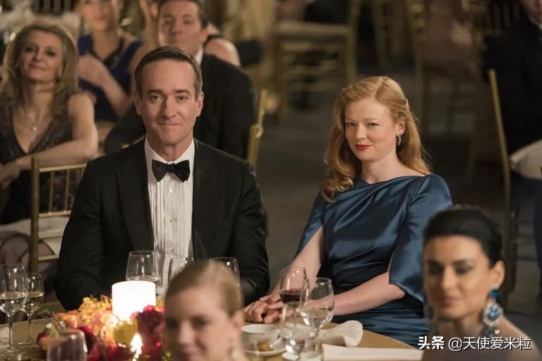 《继承之战》第三季终于来了！长女在戏外悄悄结婚，装饰了《Vogue》的封面。