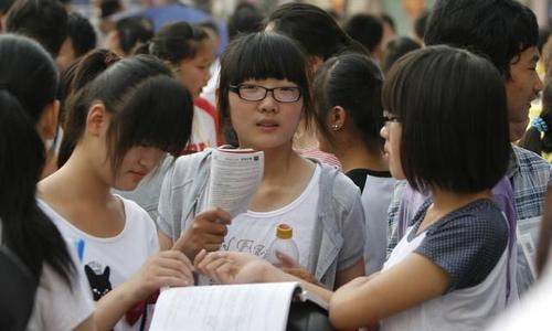 江苏录取数据已公布，本科录取率高达55.7%，背后原因太无奈