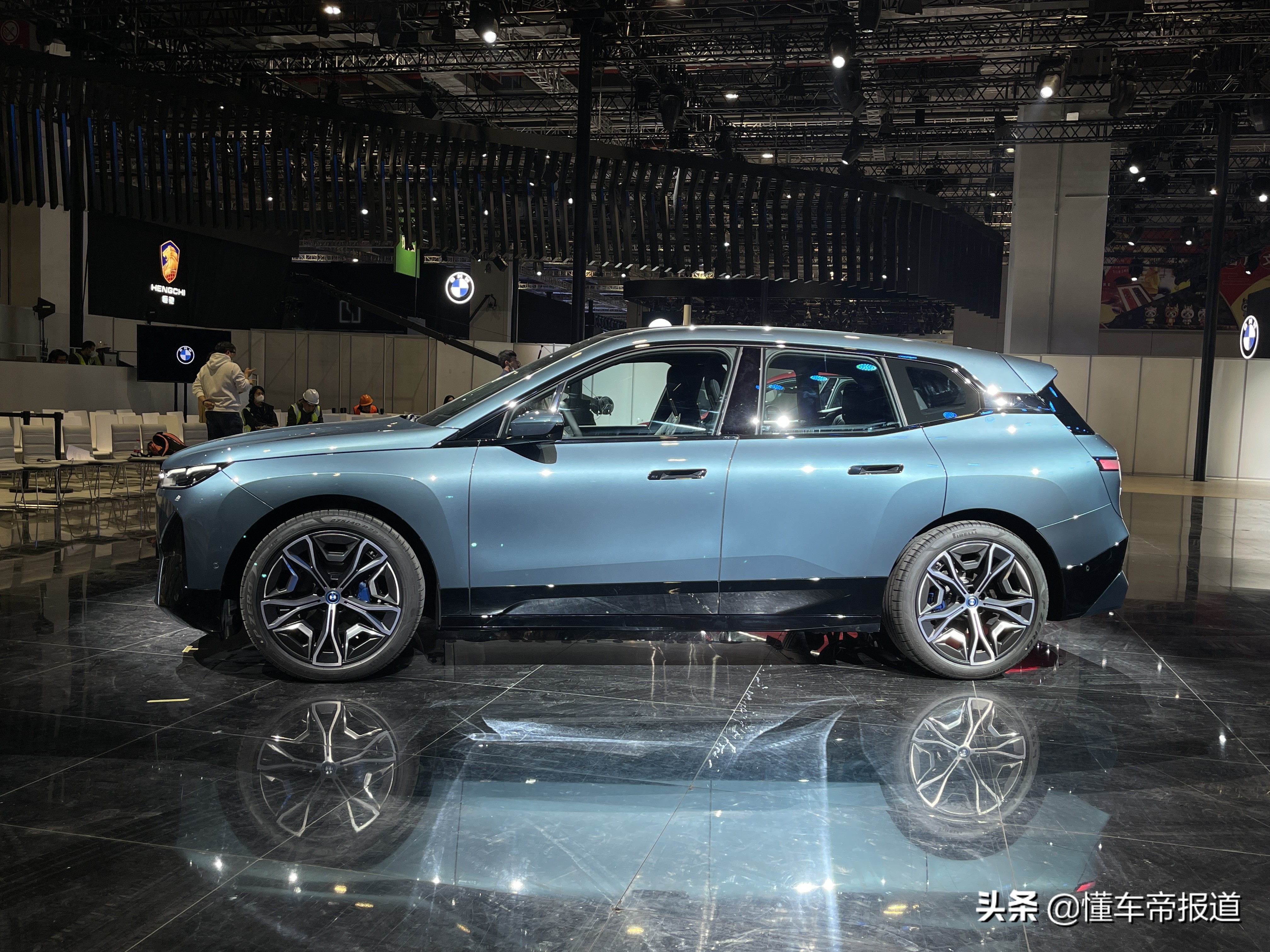 新车｜开启电动新篇章 实拍解析宝马iX