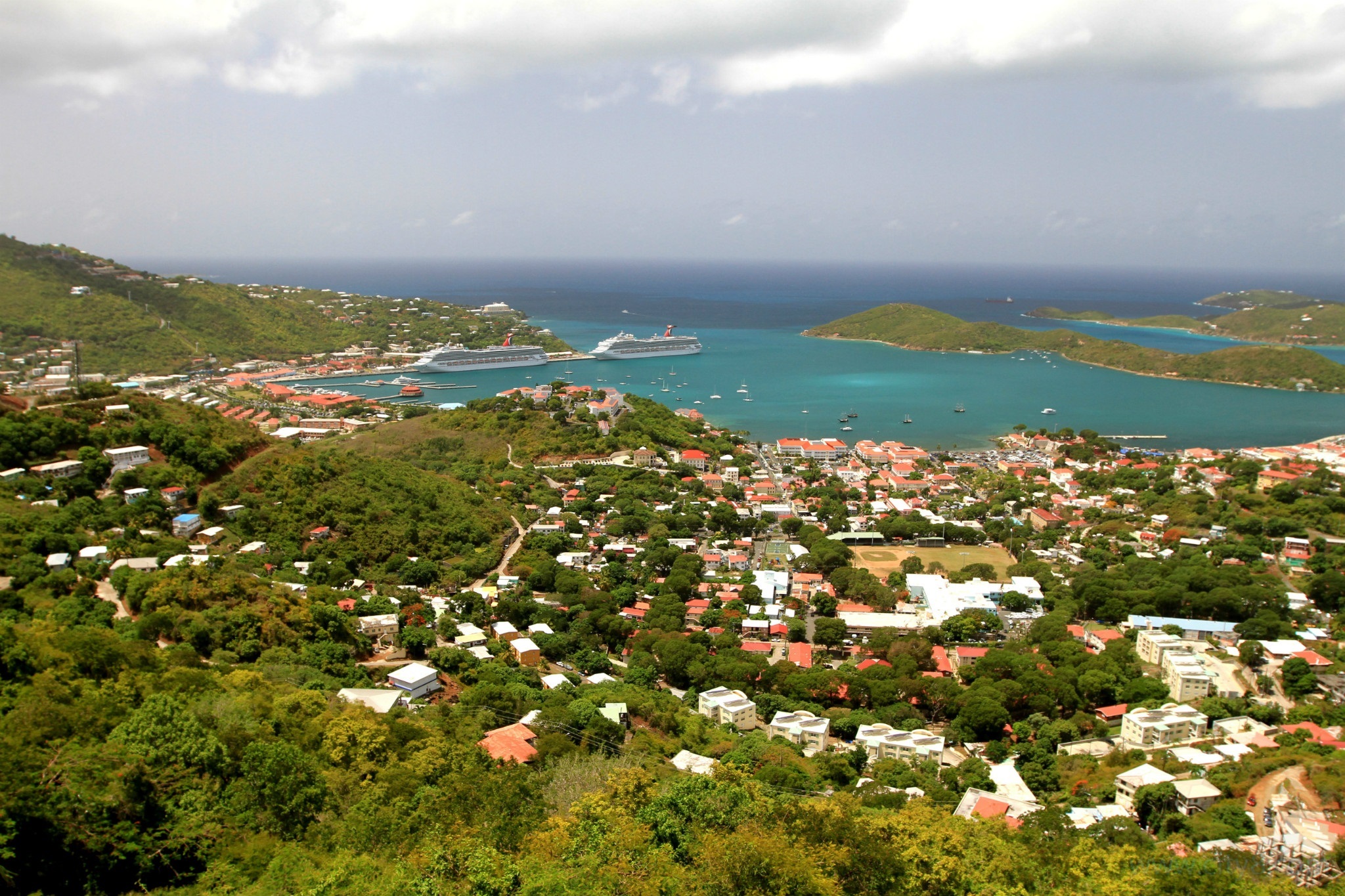 加勒比群岛(全部国土几乎仅有一个岛屿组成的国家：巴巴多斯、瑙鲁和纽埃)