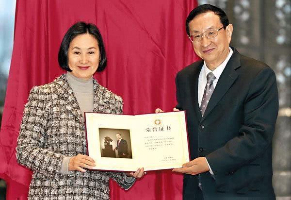 葡萄牙灵异车祸事件(何超琼：王选她做接班人，和一场发生在葡萄牙的致命车祸有关)