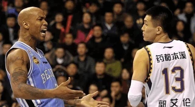 为什么nba场馆显得高大上(为什么NBA比赛的转播画面，看起来很好看，而CBA的有点廉价感)