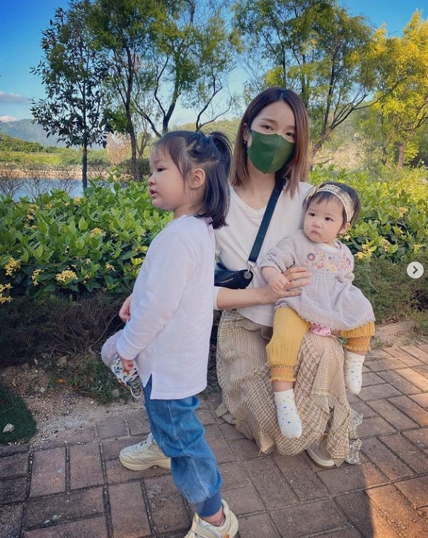 王祖蓝夫妇陪娃过万圣节，2岁天韵长势喜人，长相随爸身高随妈