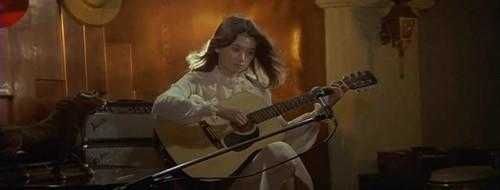 电影《欢颜》：一袭白衣弹吉他唱《橄榄树》的女孩，依旧令人心动