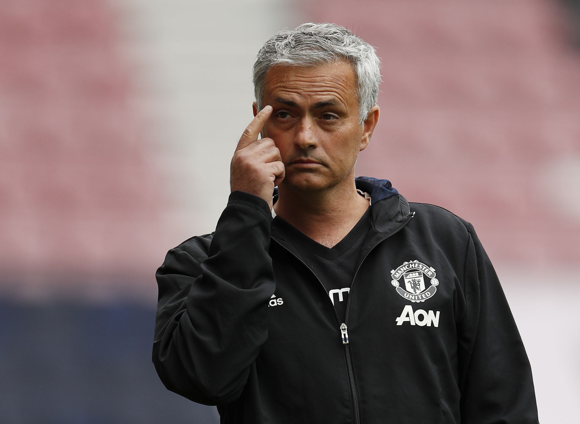 当穆里尼奥在更衣室向大家道别时(穆里尼奥下课细节曝光!