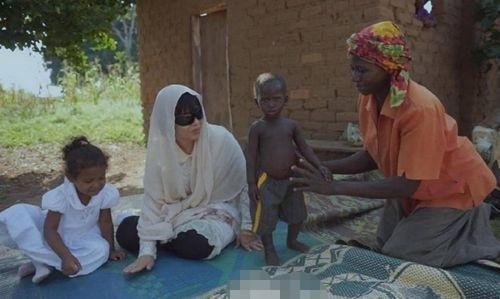 执意嫁给黑人小伙的清华女，非洲生活24年，现在过得怎么样