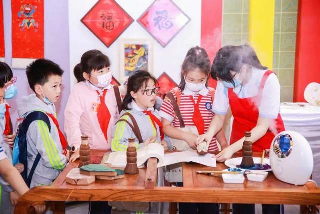 出版印刷职业教育精彩万分！VR体验、木版水印，跟随我们一起来看