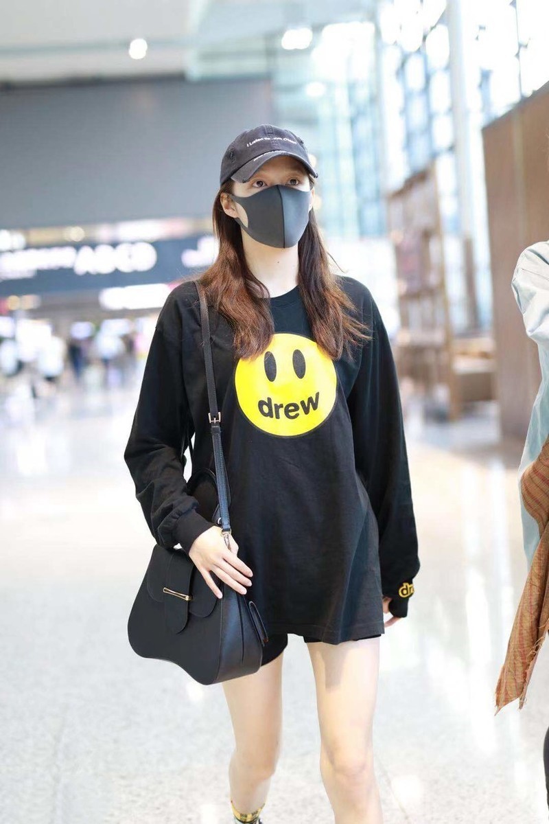 关晓彤身高多少(关晓彤把173身高发挥到了极致,热裤 中筒袜,长腿女神