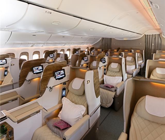 赴美留学十万票价再现，航班排千米长队！网友担忧有几个会回来？