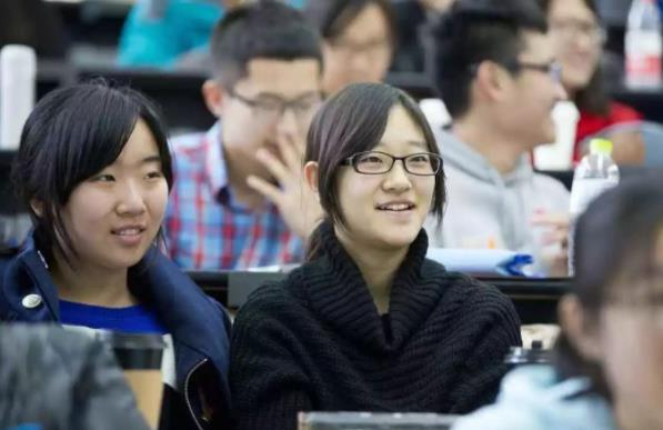 新高考实行一年，部分老师感受到了“生存危机”，直言想转行