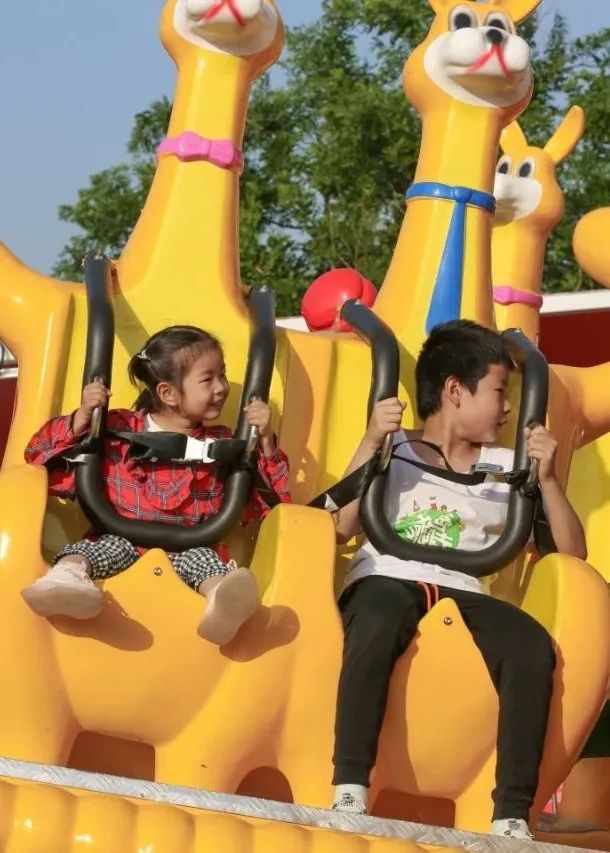 景区里充满了孩子们的欢声笑语乐游园,看演出,嗨运动精彩活动轮番上线