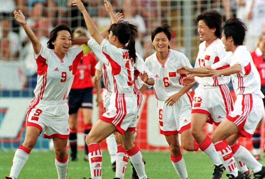 丹麦女足2007世界杯(国人骄傲！中国女足征战历届世界杯回顾：难忘20年前玫瑰绽放)