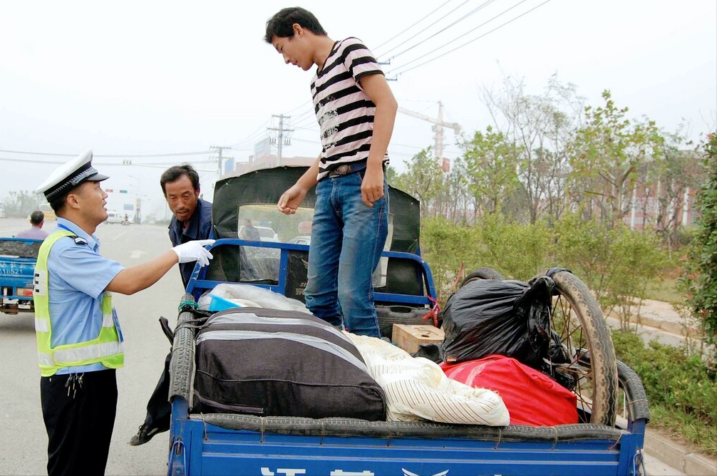 骑三轮车，考什么驾照？官方回复了：分3大类别，还有一类人免考