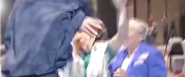 让谢贤爬去台湾见他，成龙向他求救，林青霞倒追，王羽究竟多厉害