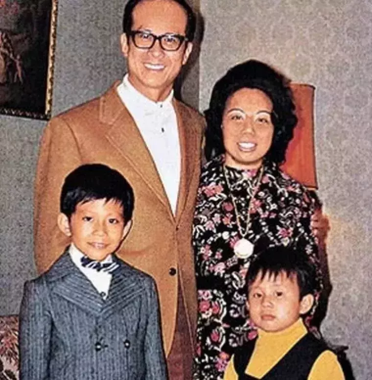 李嘉诚:一个坐拥2400亿的可怜人!