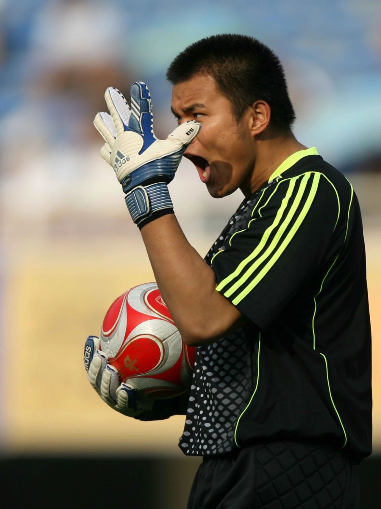 上海申花门将邱盛炯(中甲一年被欠70万!