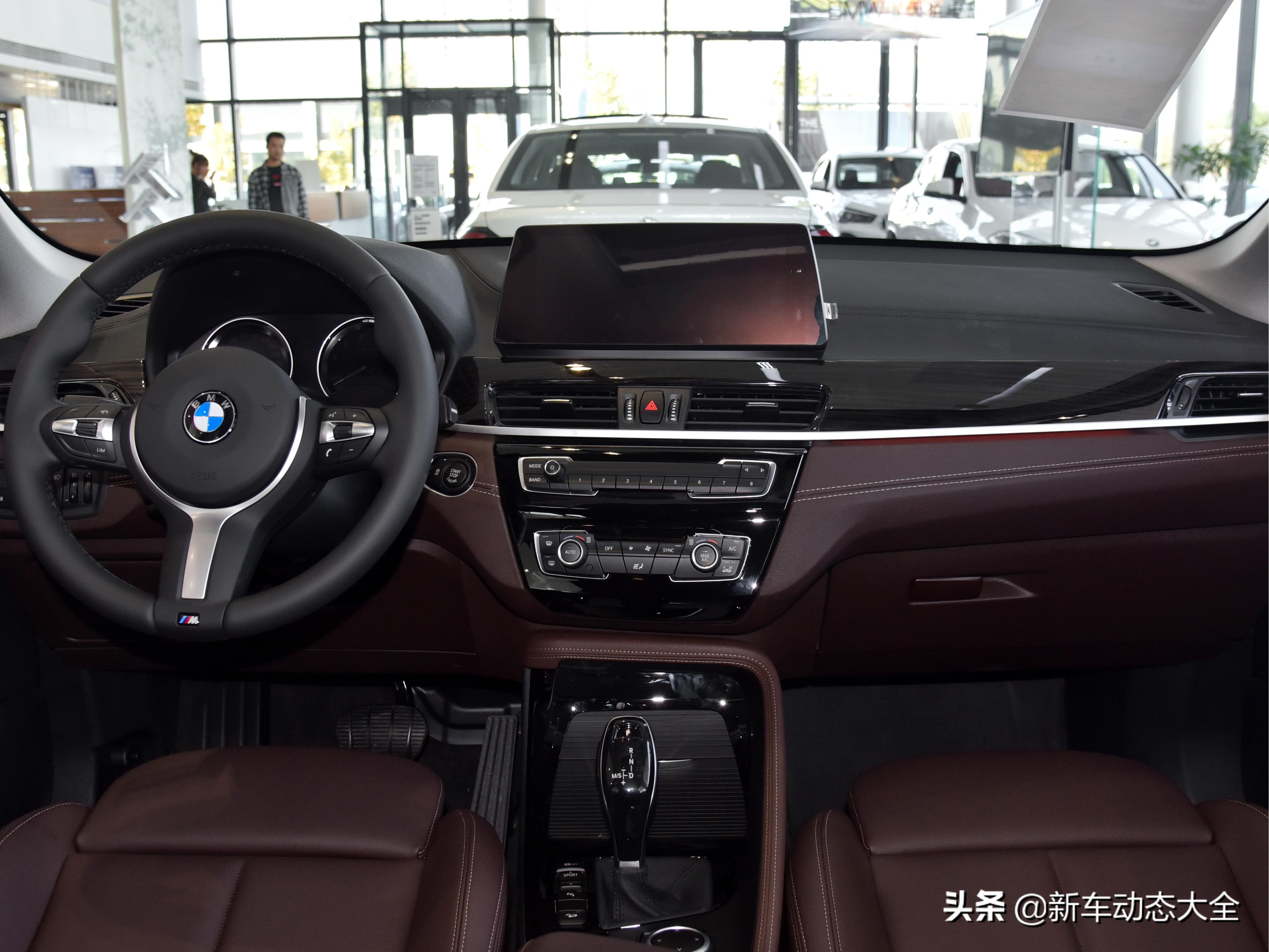 四缸2.0T油耗6.8L，大空间带四驱入门低价豪华SUV，带你看宝马X1