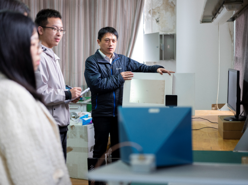 参与研发“中国芯”！他放弃保研，自学上岸，34岁成为985教授！