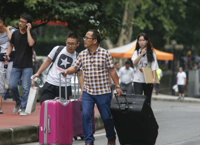 武汉多所高校学费大幅上涨，学生望而生畏，家长直呼供不起了