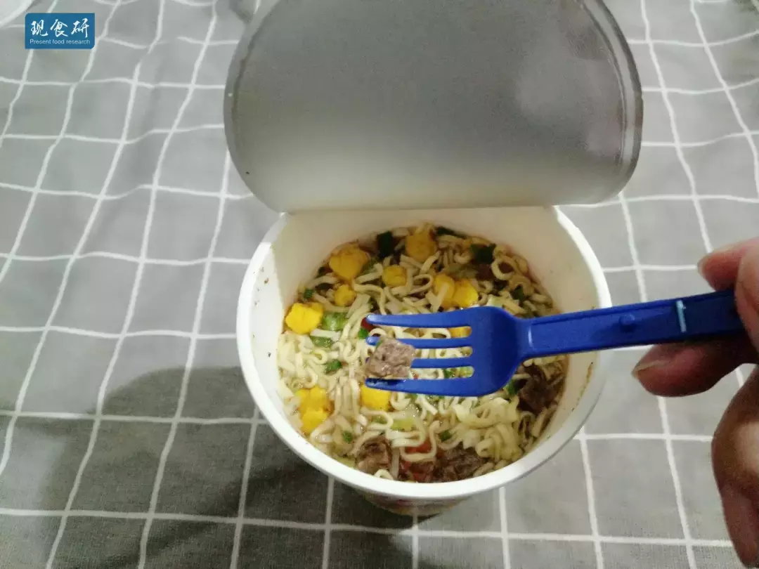 和味拉面辨别（和味拉面和普通方便面的区别有哪些）