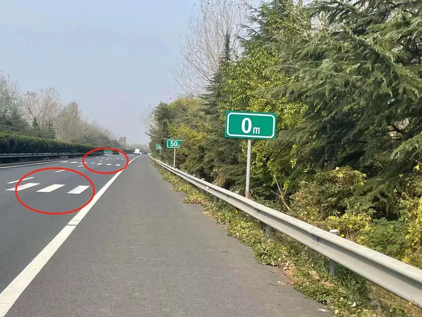 高速上遇见这4种线千万别大意!否则两本驾照都不够扣