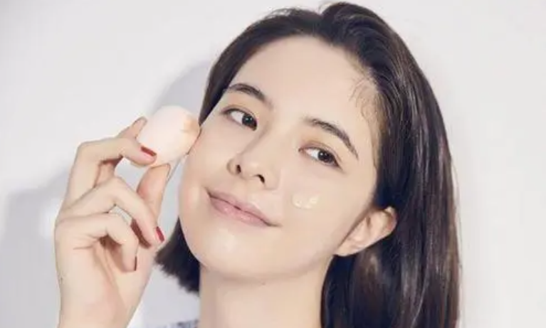 “新手化妆”保姆级教程来啦，助你打开化妆世界的第一道门