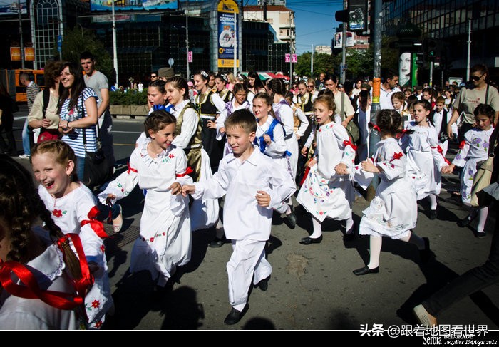 塞尔维亚位于地图的哪个位置（科索沃：塞尔维亚的自治省，为什么一直闹独立？）