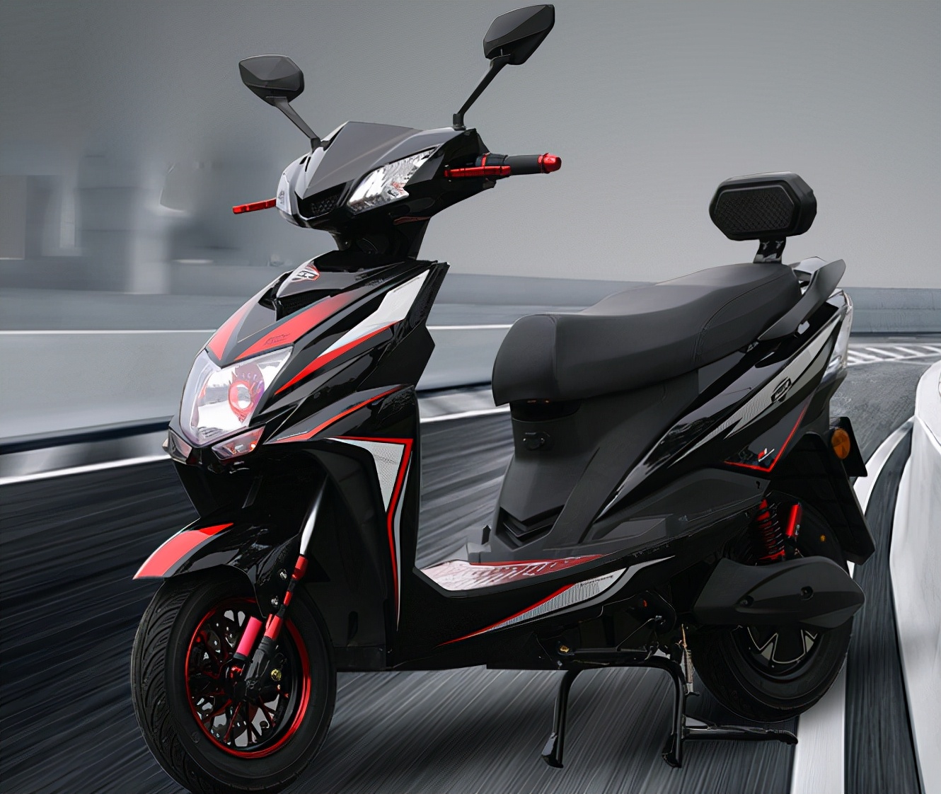 长跑王电动车300公里有哪个小牛电动车续航300公里是哪款