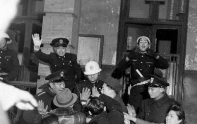 1952年江西一书店老板被捕，公安审查后，揭开一桩26年前的大案