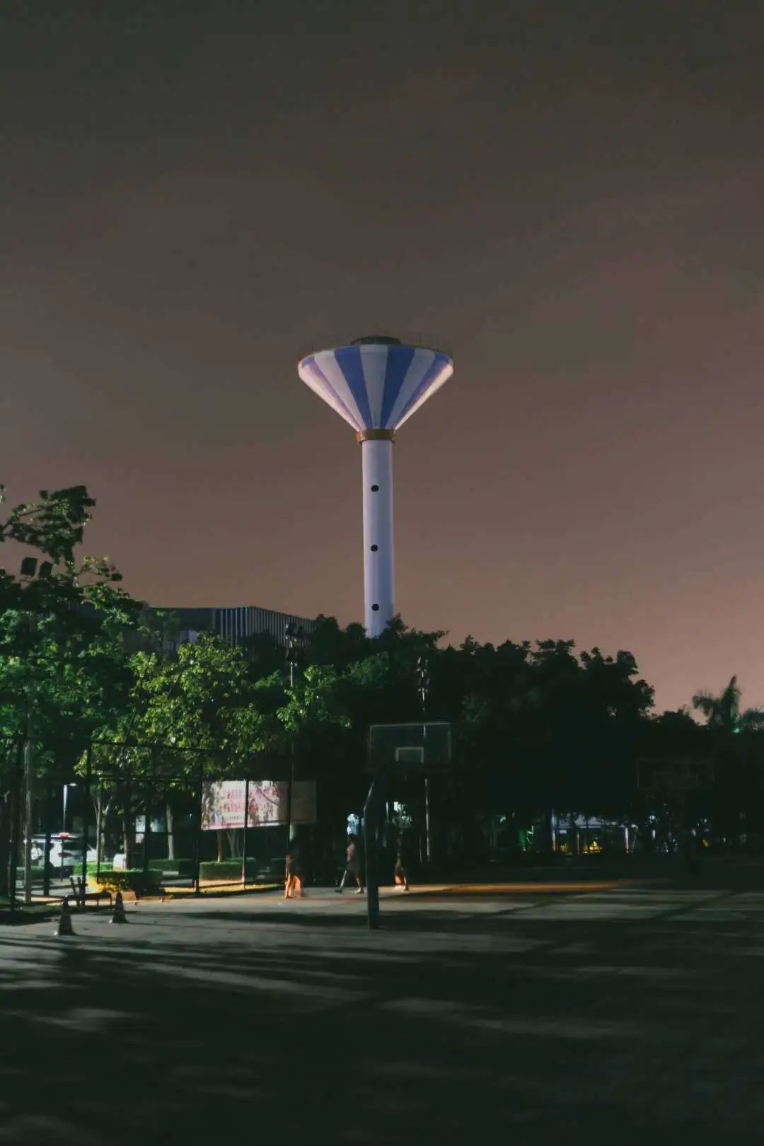 广东这所大学有广州、清远两校区。虽然是民办，但是环境超美