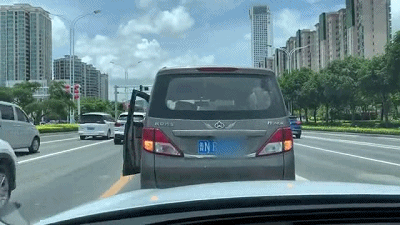 山东面包车珠海大道逼停奥迪，下车后猛拍车窗挑衅！交警调查结果有反转！