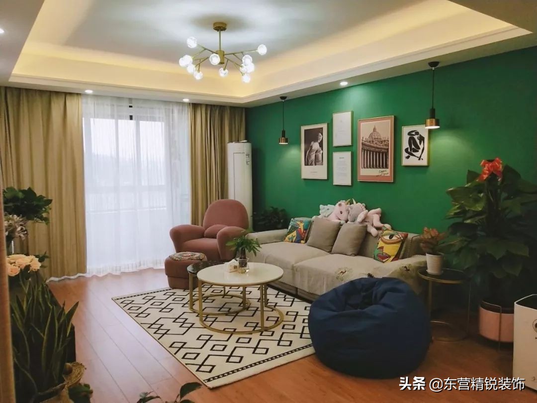 31款墨绿色背景墙装修效果图，不同区域墨绿色墙面效果
