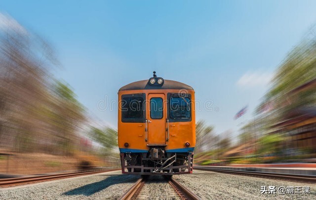 我，工作10年的铁路职工，看似光鲜高薪，其实活得像个笑话