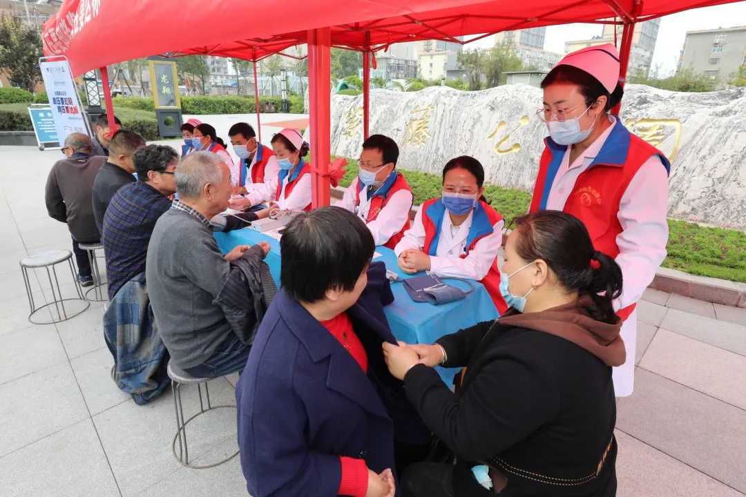 临汾市中心医院开展全国高血压日义诊活动