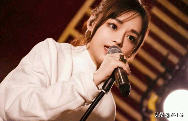 曾经连决赛都没进，如今是《好声音》导师：黄霄云靠什么征服选手